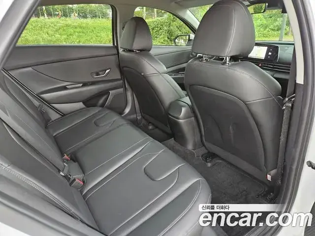 Hyundai The New Avante Hybrid 2021 — Photo 15/19