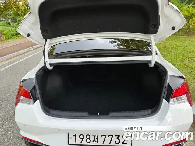 Hyundai The New Avante Hybrid 2021 — Photo 4/19