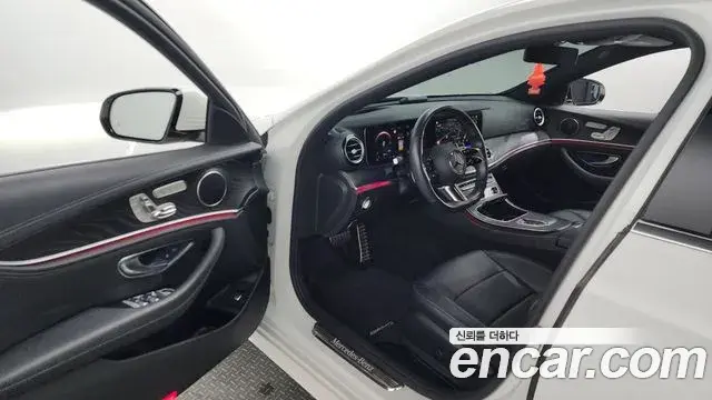 Mercedes-Benz E-Class 2020 — Фото 10/20
