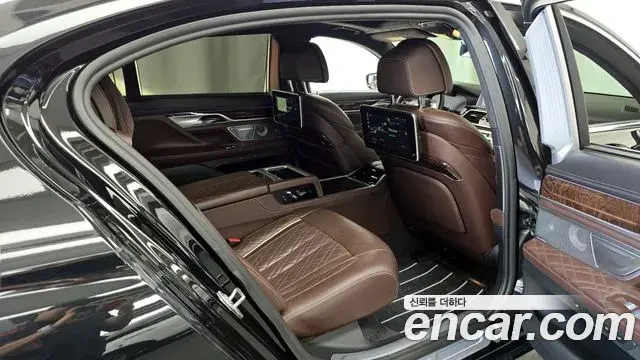 BMW 7 Series 2019 — ფოტო 8/20
