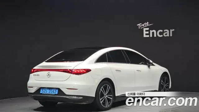 Mercedes-Benz EQE 2023 — Photo 18/20