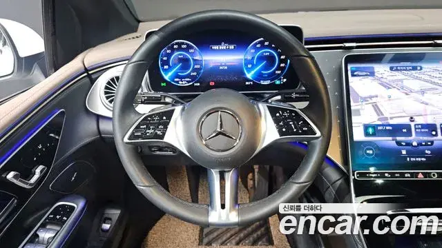 Mercedes-Benz EQE 2023 — Photo 9/20