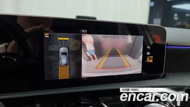 Mercedes-Benz A-Class 2020 — ფოტო 19/20