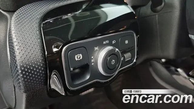 Mercedes-Benz A-Class 2020 — ფოტო 17/20