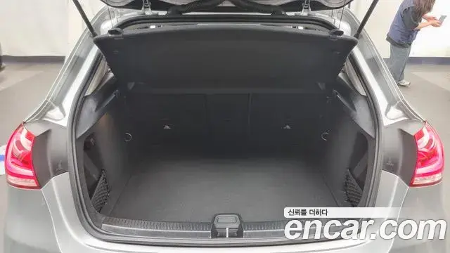 Mercedes-Benz A-Class 2020 — ფოტო 14/20