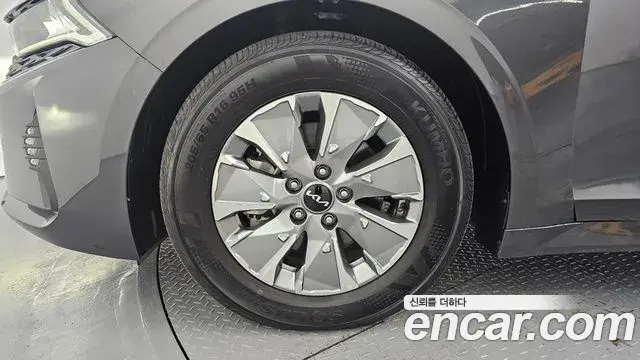 Kia K5 2023 — Şəkil 16/20