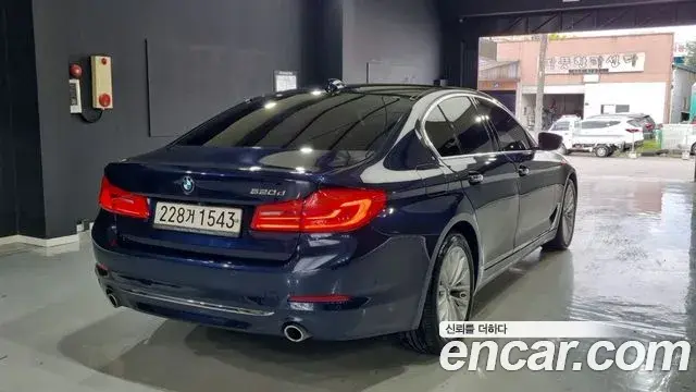 BMW 5 Series 2018 — ფოტო 19/19