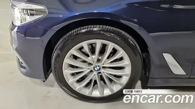 BMW 5 Series 2018 — ფოტო 7/19