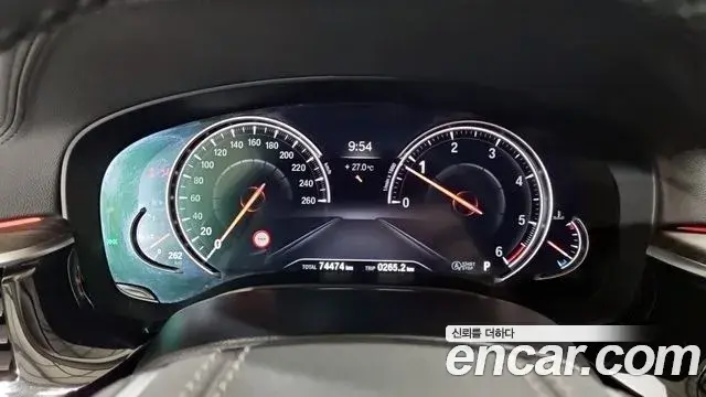 BMW 5 Series 2018 — ფოტო 16/19
