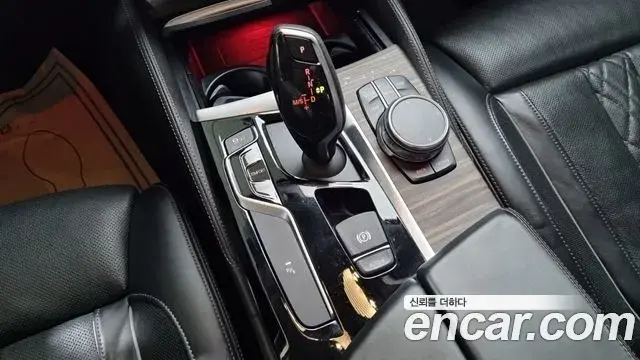 BMW 5 Series 2018 — ფოტო 5/19