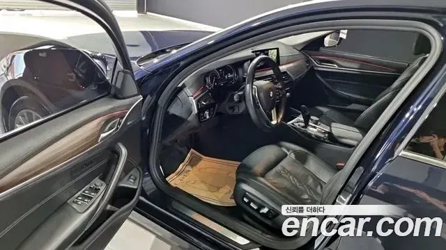 BMW 5 Series 2018 — ფოტო 4/19