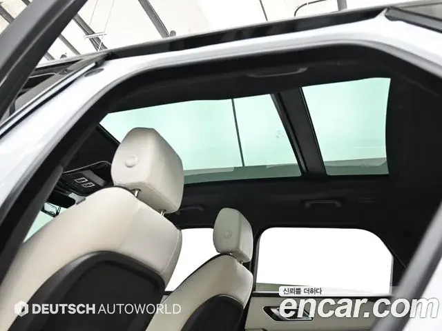 Land Rover Range Rover Velar 2020 — Photo 8/20