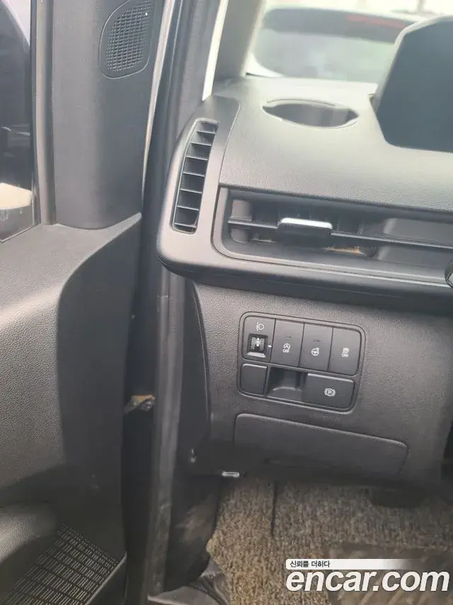 Hyundai Staria 2021 — Photo 3/15