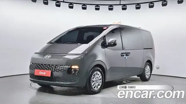 Hyundai Staria 2025 — Фото 1/20