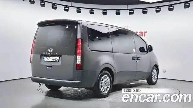 Hyundai Staria 2025 — Фото 2/20