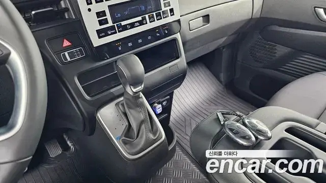 Hyundai Staria 2025 — Фото 9/20