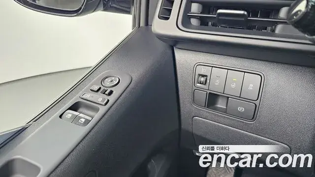Hyundai Staria 2025 — Фото 13/20