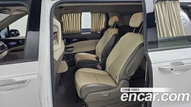 Kia Carnival 2021 — Фото 12/20