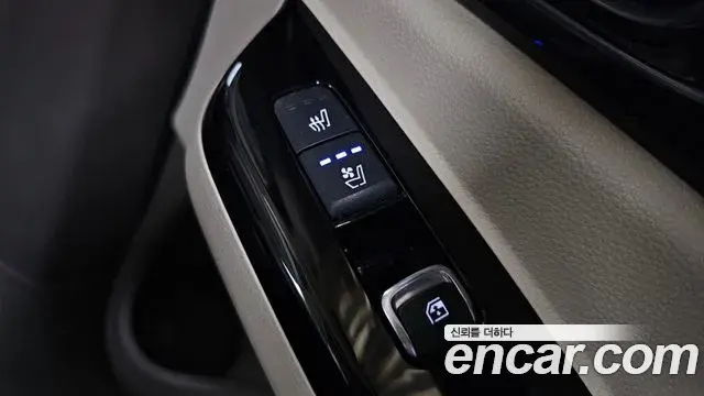 Kia Carnival 2021 — Фото 17/20