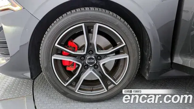 Kia K5 2020 — ფოტო 14/20