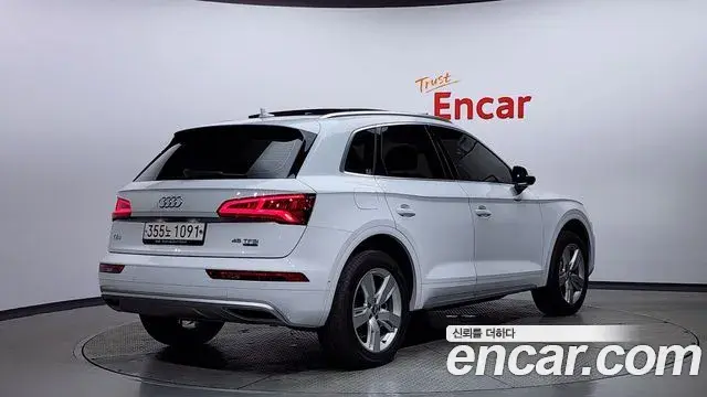 Audi Q5 2020 — ფოტო 2/20