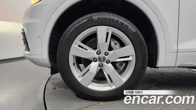 Audi Q5 2020 — ფოტო 13/20