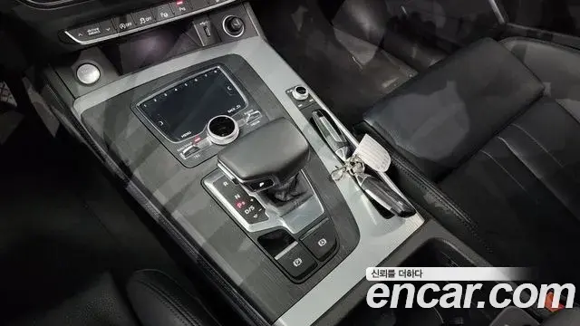 Audi Q5 2020 — ფოტო 10/20