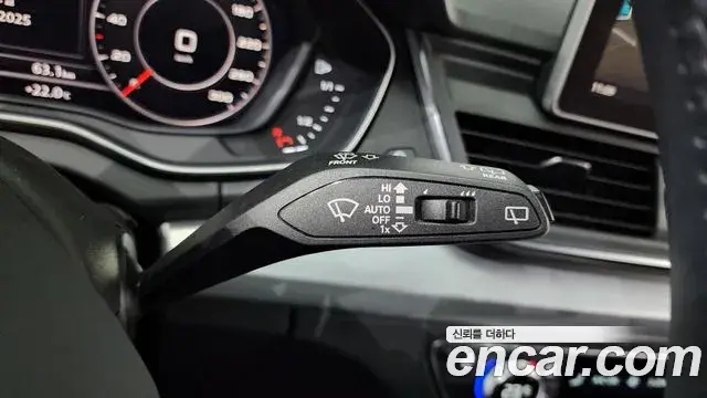 Audi Q5 2020 — ფოტო 15/20
