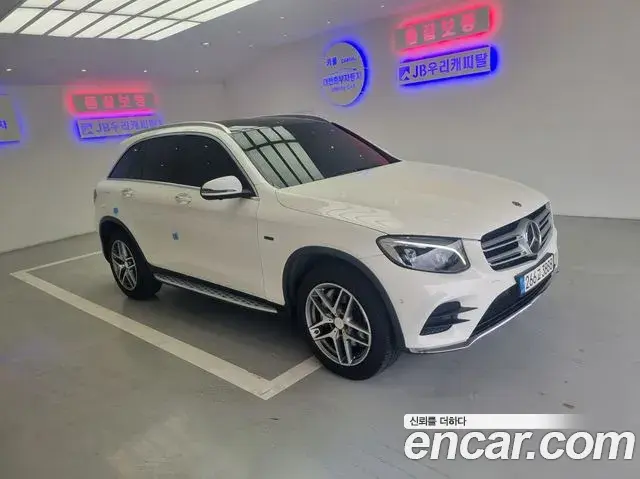Mercedes-Benz GLC-Class 2019 — Photo 15/19
