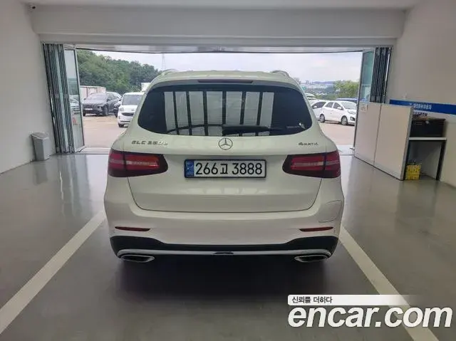 Mercedes-Benz GLC-Class 2019 — Photo 2/19