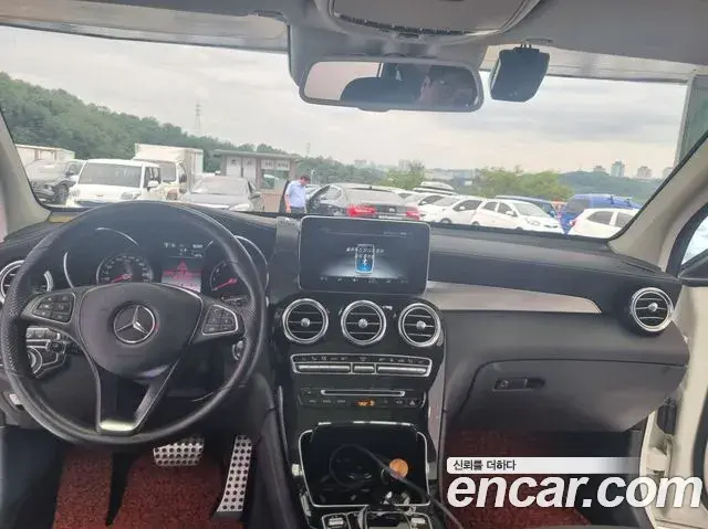 Mercedes-Benz GLC-Class 2019 — Photo 7/19