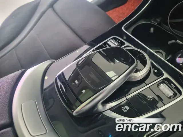 Mercedes-Benz GLC-Class 2019 — Photo 10/19