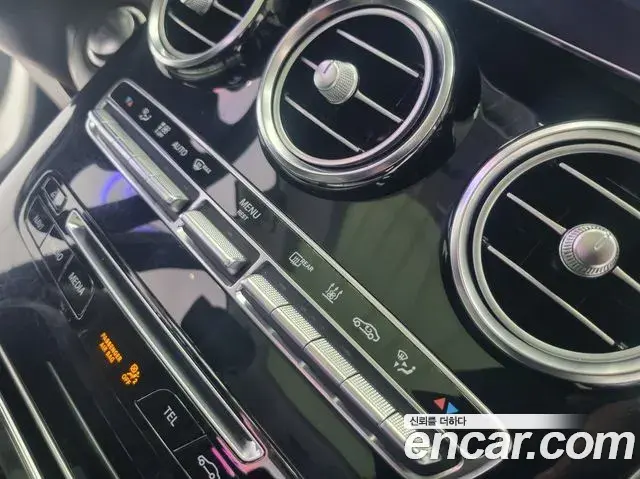 Mercedes-Benz GLC-Class 2019 — Photo 4/19