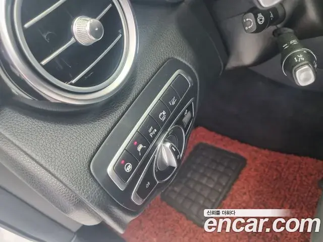Mercedes-Benz GLC-Class 2019 — Photo 8/19