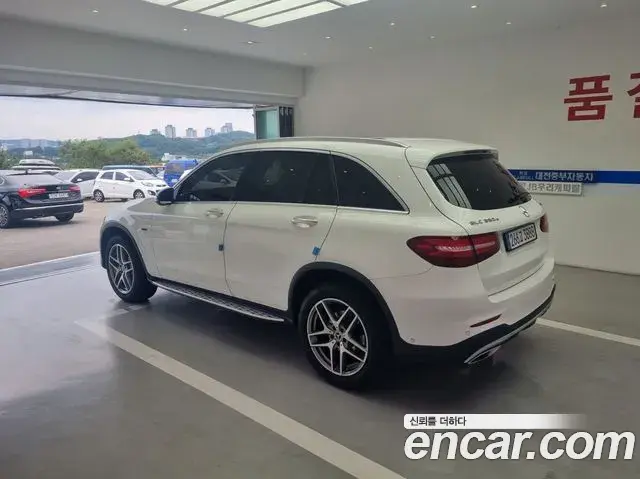 Mercedes-Benz GLC-Class 2019 — Photo 18/19