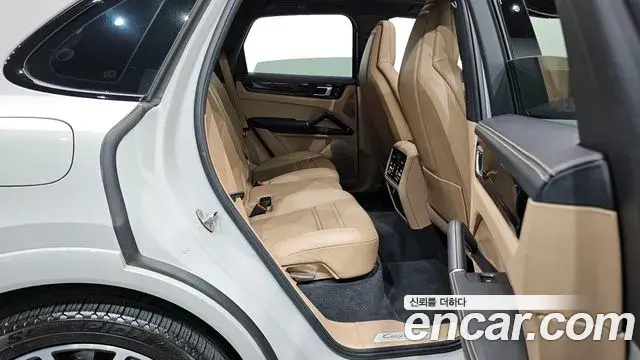 Porsche Cayenne 2021 — Şəkil 19/20