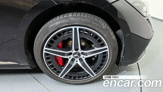 Mercedes-Benz EQE 2023 — Photo 13/20
