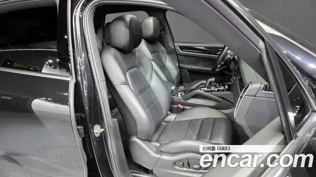 Porsche Cayenne 2023 — Фото 12/20
