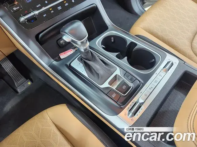 Kia Carnival 2021 — Фото 17/20
