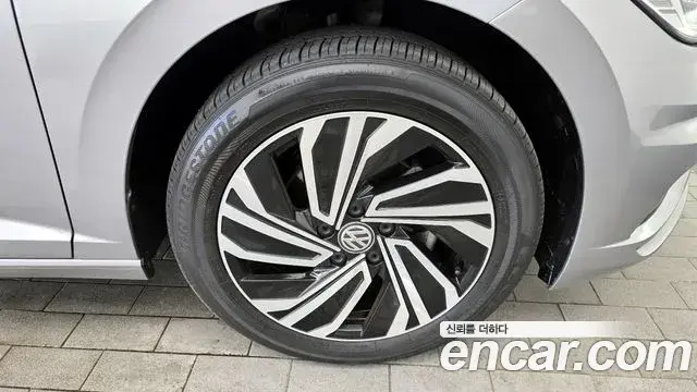 Volkswagen Jetta 2021 — ფოტო 5/20