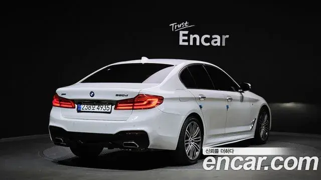 BMW 5 Series 2018 — Şəkil 15/20