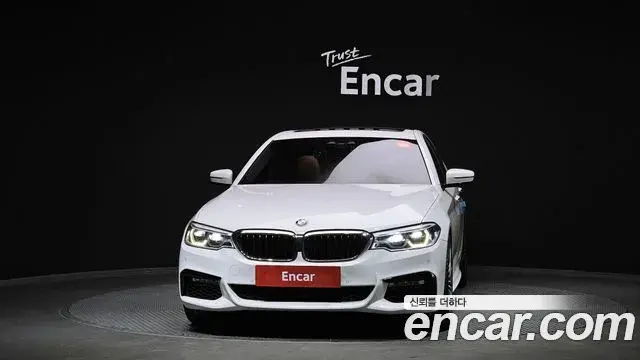BMW 5 Series 2018 — Şəkil 12/20