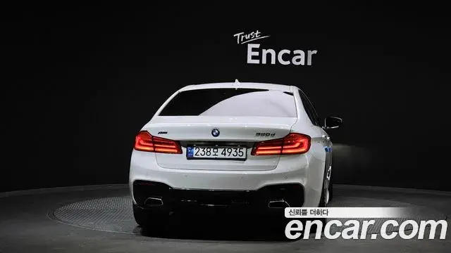 BMW 5 Series 2018 — Şəkil 13/20