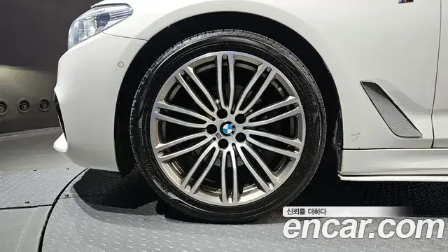 BMW 5 Series 2018 — Şəkil 16/20