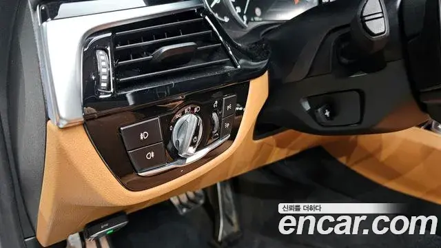 BMW 5 Series 2018 — Şəkil 17/20