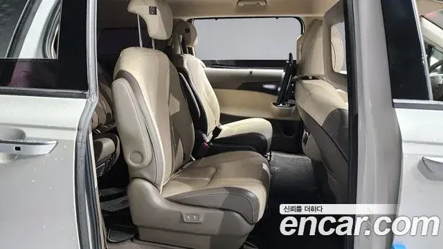 Kia Carnival 2020 — Photo 2/20