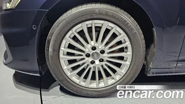 Audi A6 2020 — ფოტო 14/20