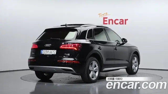 Audi Q5 2020 — Фото 2/20