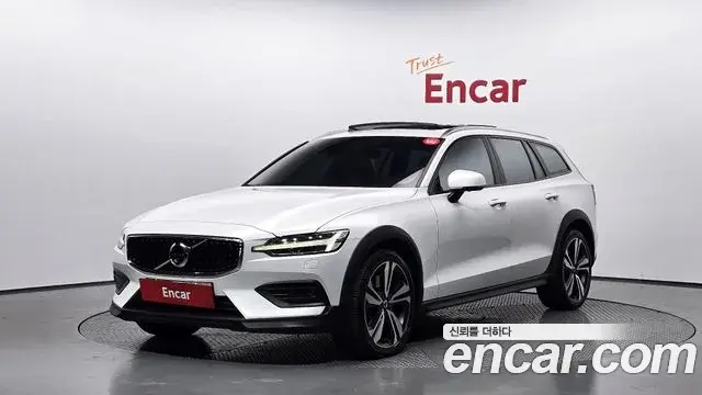 Volvo V60 Cross Country 2019 — Photo 12/20