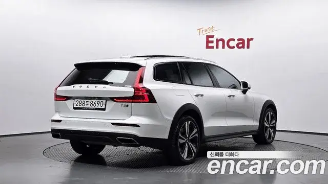 Volvo V60 Cross Country 2019 — Photo 19/20